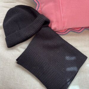 DKNY cashmere Black Scarf and Hat Set